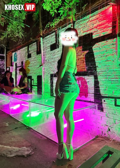 Đi Bar gạ địt em gái dâm body múp ngon (Full Clip + Pic) - P2 12 Đi Bar gạ địt em gái dâm body múp ngon (Full Clip + Pic) - P2 - Hình 04