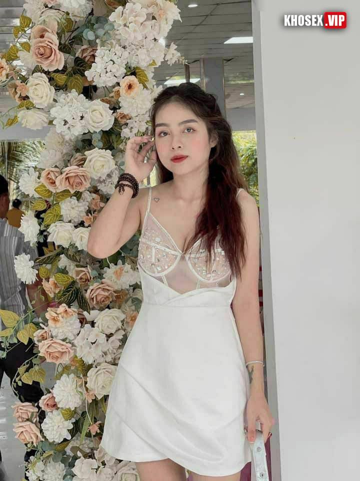 Siêu phẩm em Lê Na 19t (cô chủ nhỏ) ngực bự, bím khít đụ rên cực nứng 9 Siêu phẩm em Lê Na 19t (cô chủ nhỏ) ngực bự, bím khít đụ rên cực nứng - Hình 02