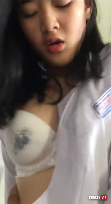 Lộ clip sex em học sinh đeo kính mặc áo dài địt với bạn trai (Full Clip + Pic) - Hình 01