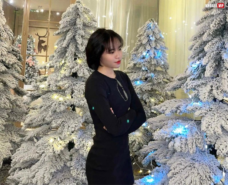 Em gái xăm trổ chân dài có cái lồn múp hạt le to (Full Clip + Pic) - Hình 05