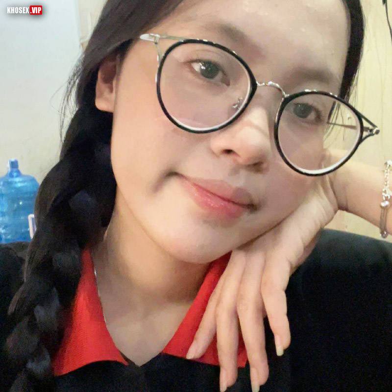 Lộ clip sex Em gái đeo kính đụ nhau với bạn trai, anh bắn rồi hả (Full Clip + Pic) - Hình 01
