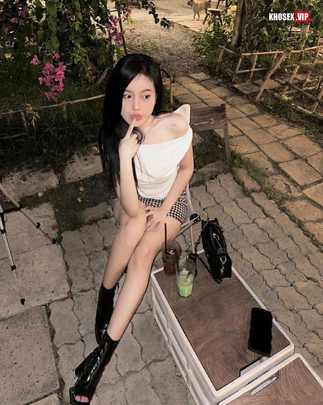Em mặc lọt khe cưỡi ngựa xuất tinh tràn lồn (Full Clip + Pic) - Hình 01
